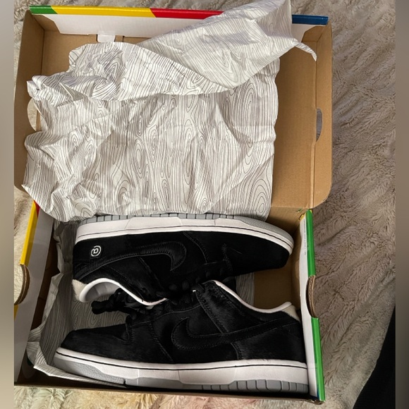 Nike Medicom Toy x Dunk Low SB 'BE@RBRICK' Sneaker. - Picture 2 of 13